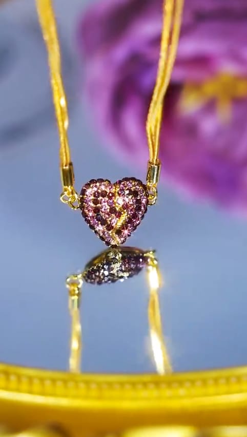 Magnetic heart necklace